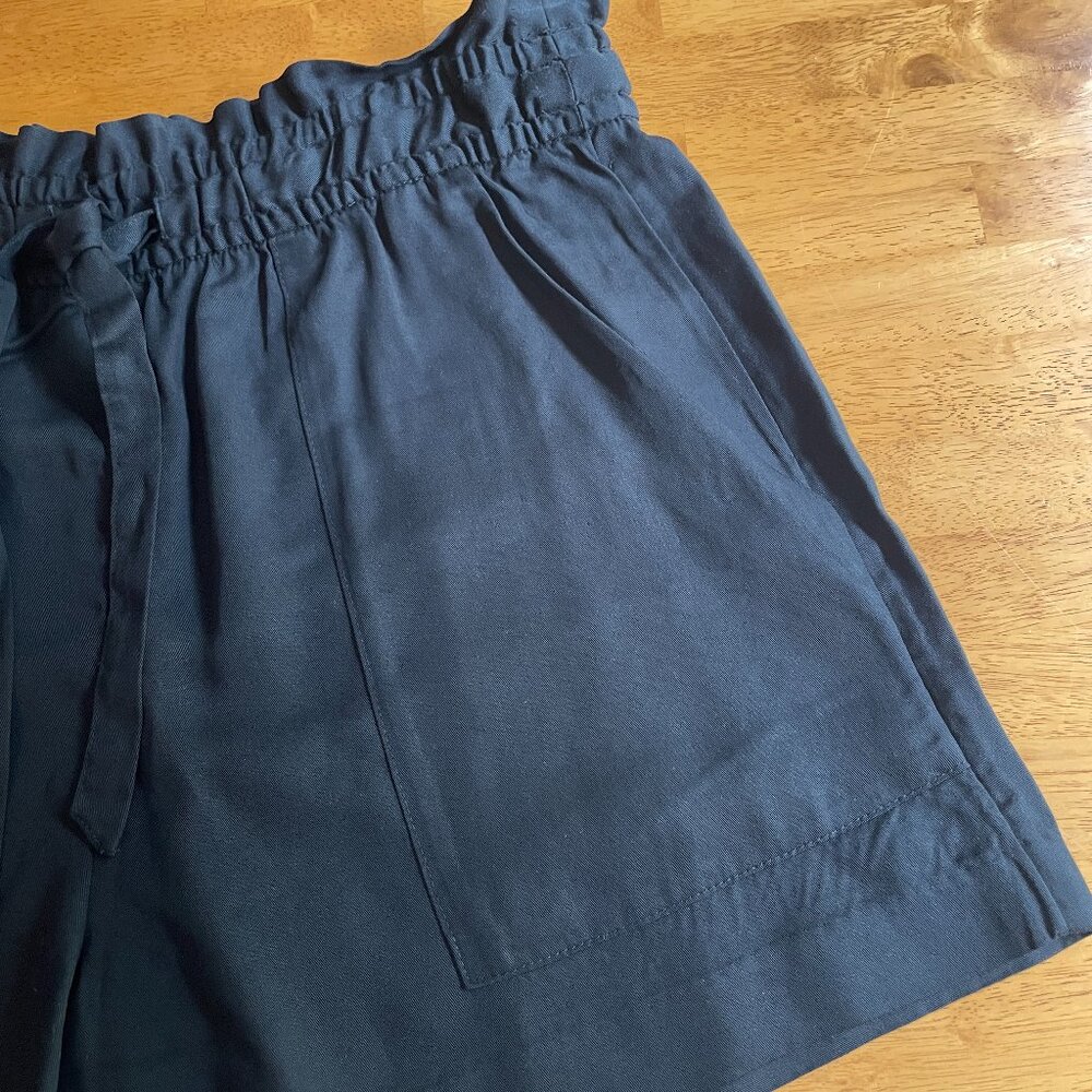 Size 12 H&M black paperbag shorts - new without tags - Picture 3 of 5